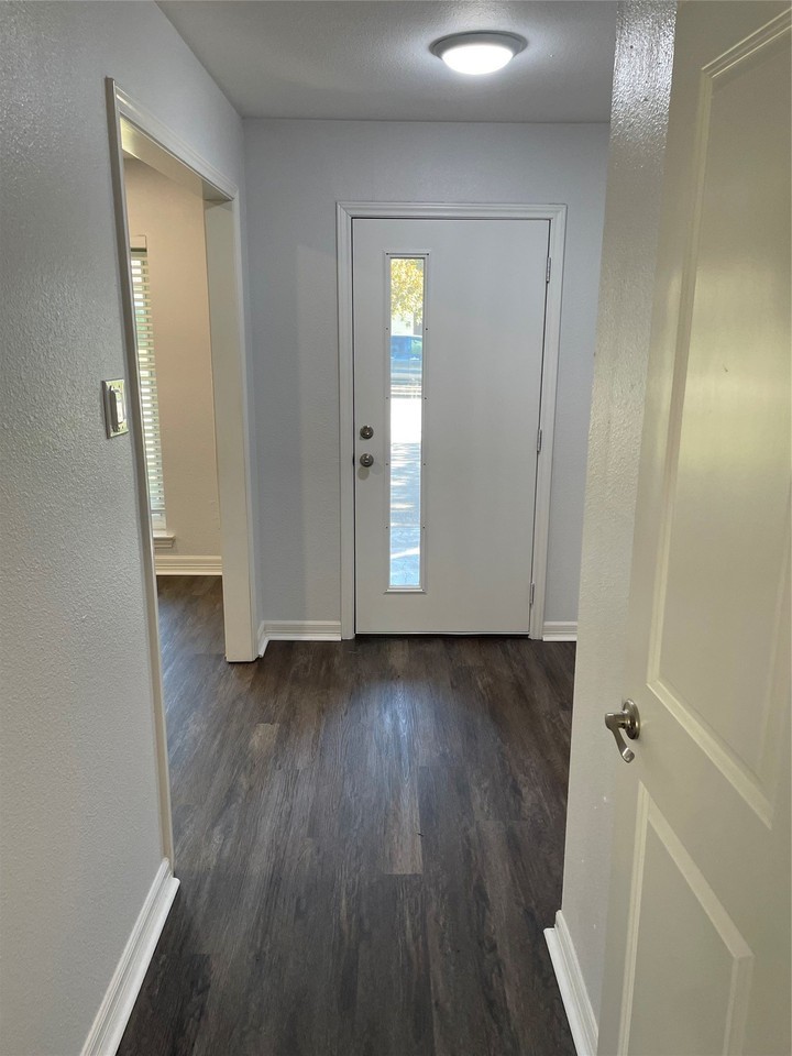 1423 Northridge Dr - Photo 4 of 40