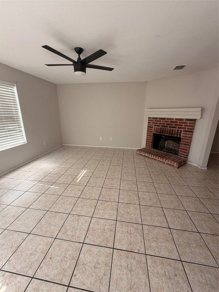 1244 Regal Dr - Photo 3 of 8
