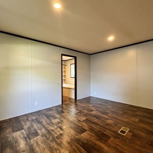 204 Falcon Dr - Photo 2 of 32