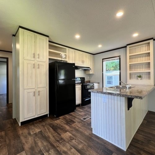 204 Falcon Dr - Photo 3 of 32