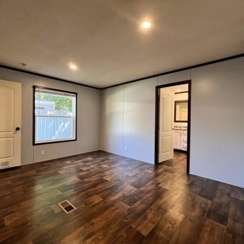 204 Falcon Dr - Photo 5 of 32