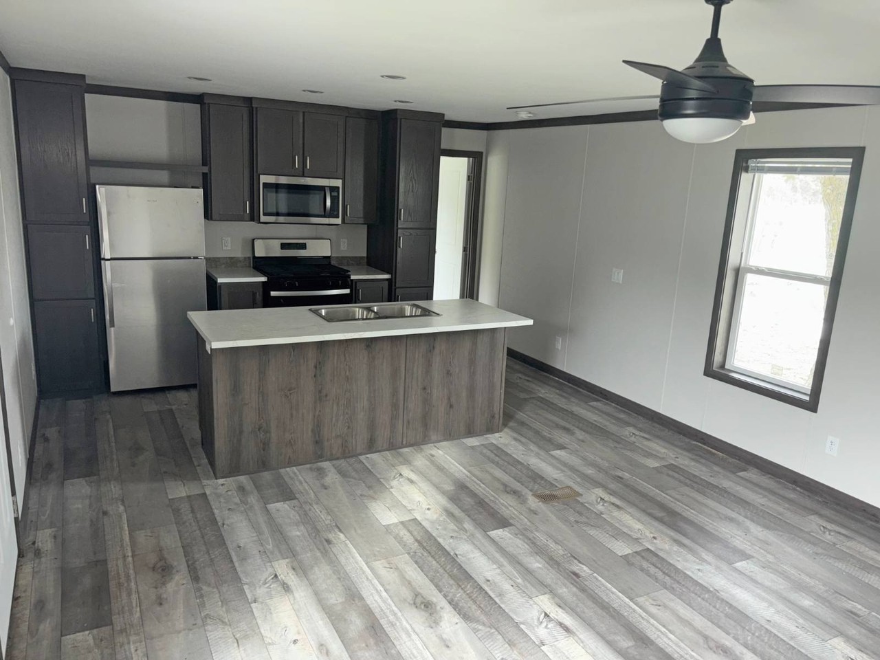 5 Leonard Ave #5L - Photo 2 of 13