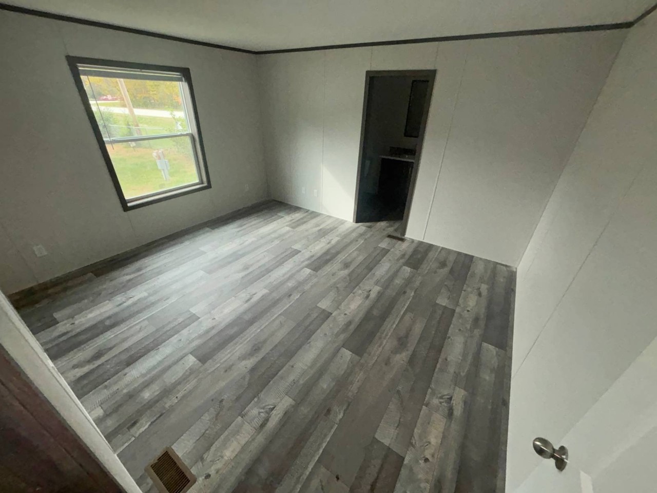 5 Leonard Ave #5L - Photo 5 of 13