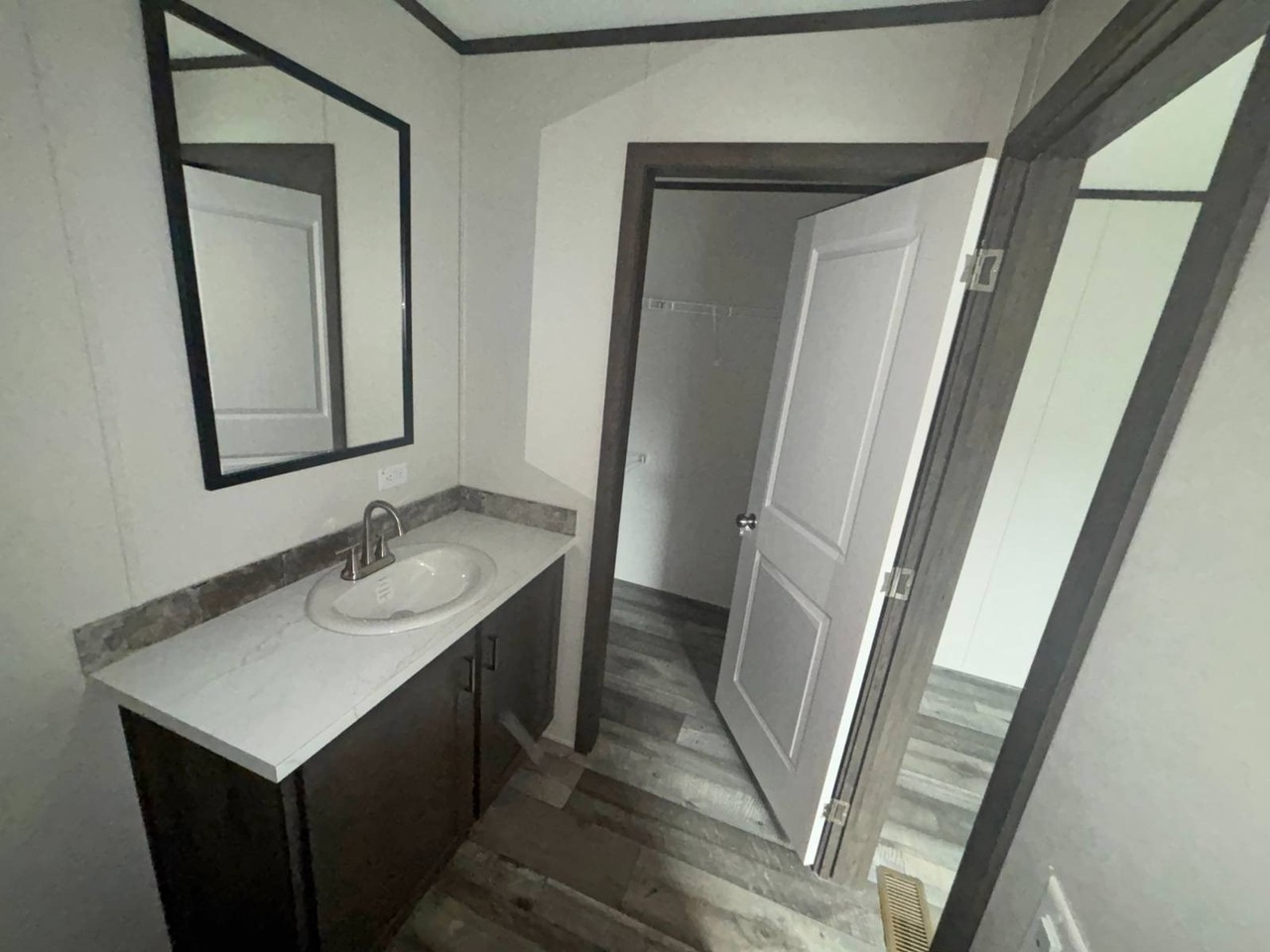 5 Leonard Ave #5L - Photo 6 of 13