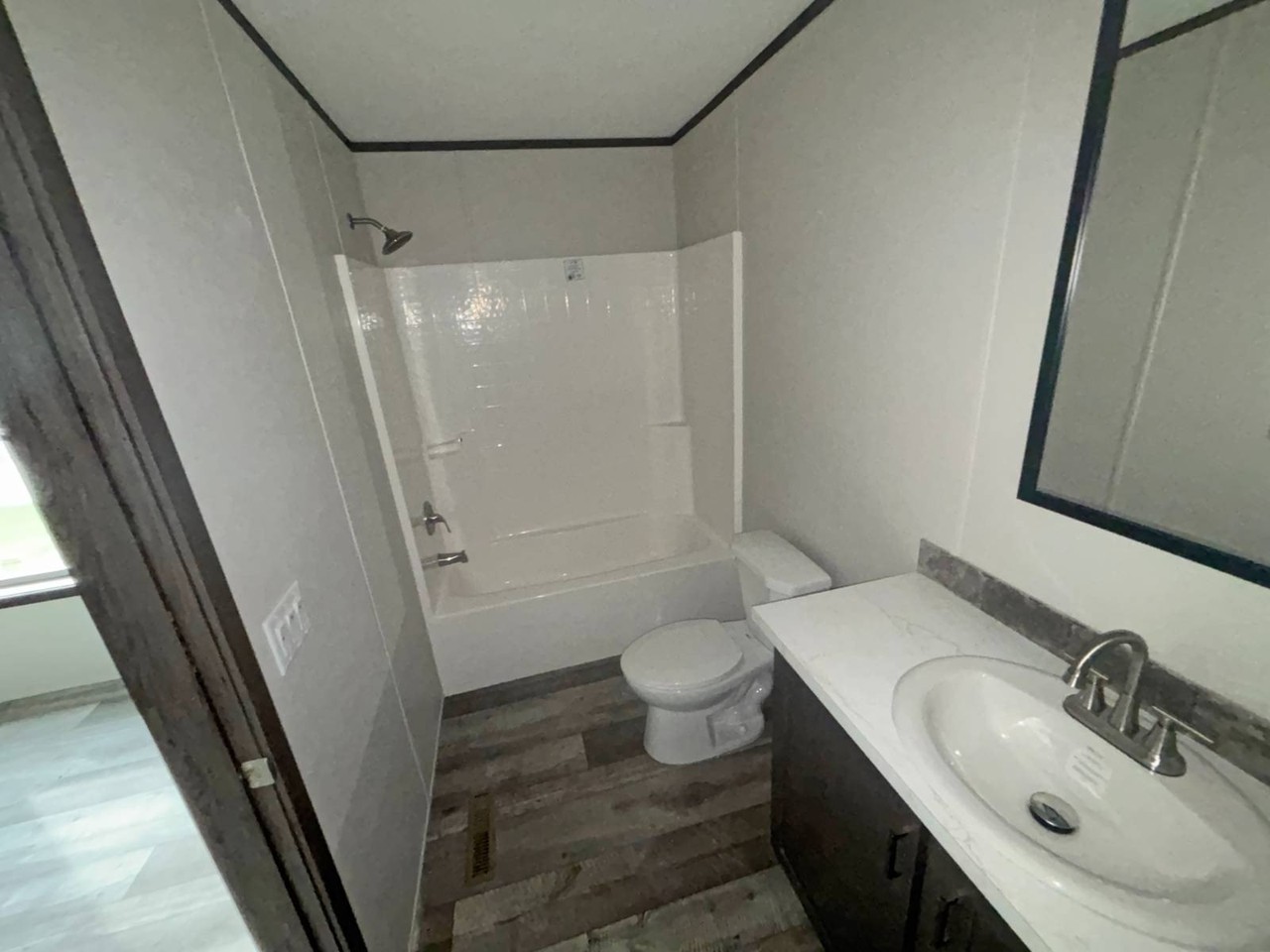 5 Leonard Ave #5L - Photo 7 of 13