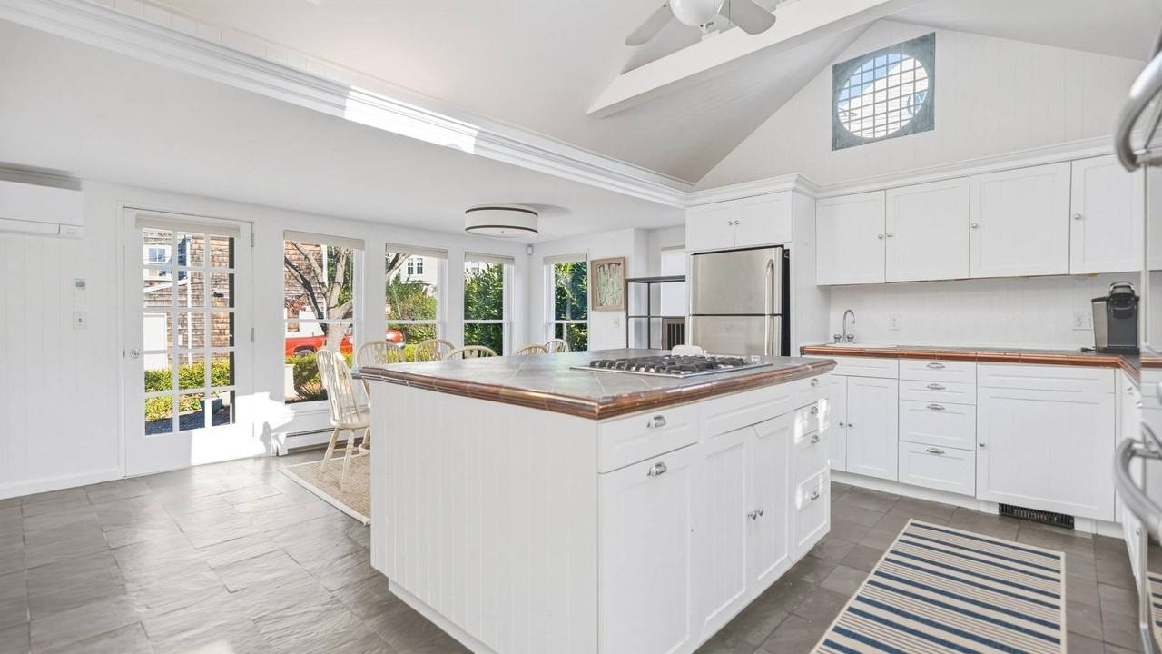 33 Atlantic Ave - Photo 6 of 17
