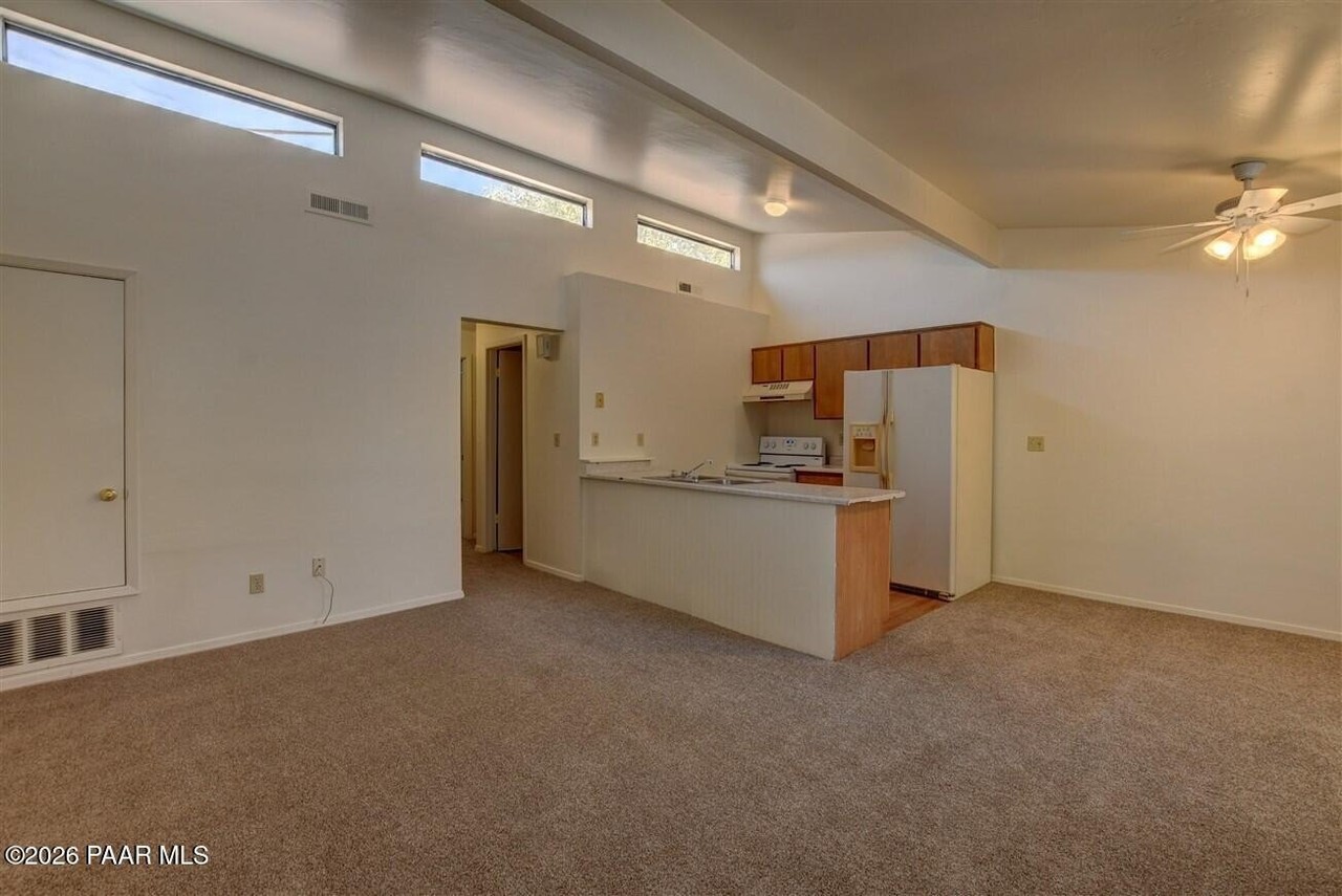 564 1st St #B - Photo 3 of 12