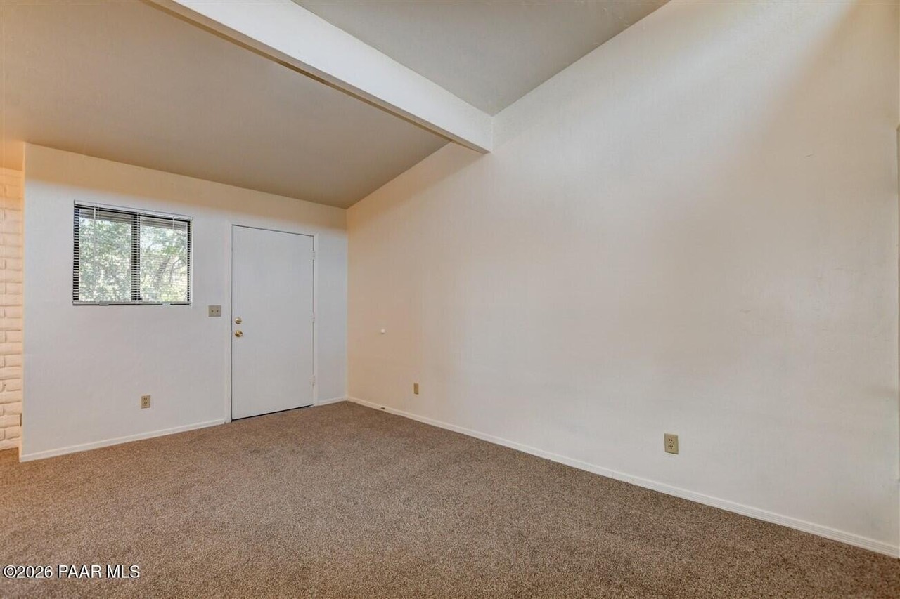 564 1st St #B - Photo 4 of 12