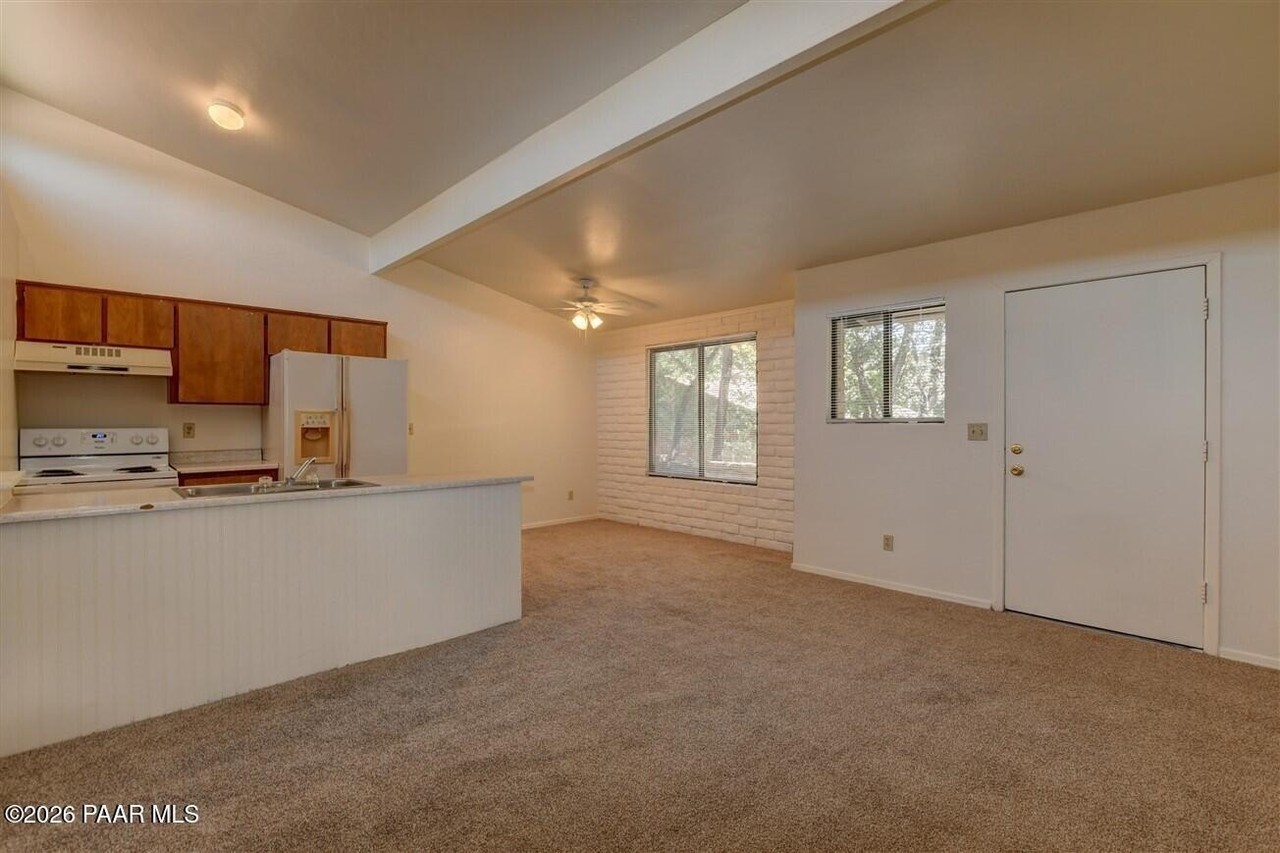 564 1st St #B - Photo 5 of 12