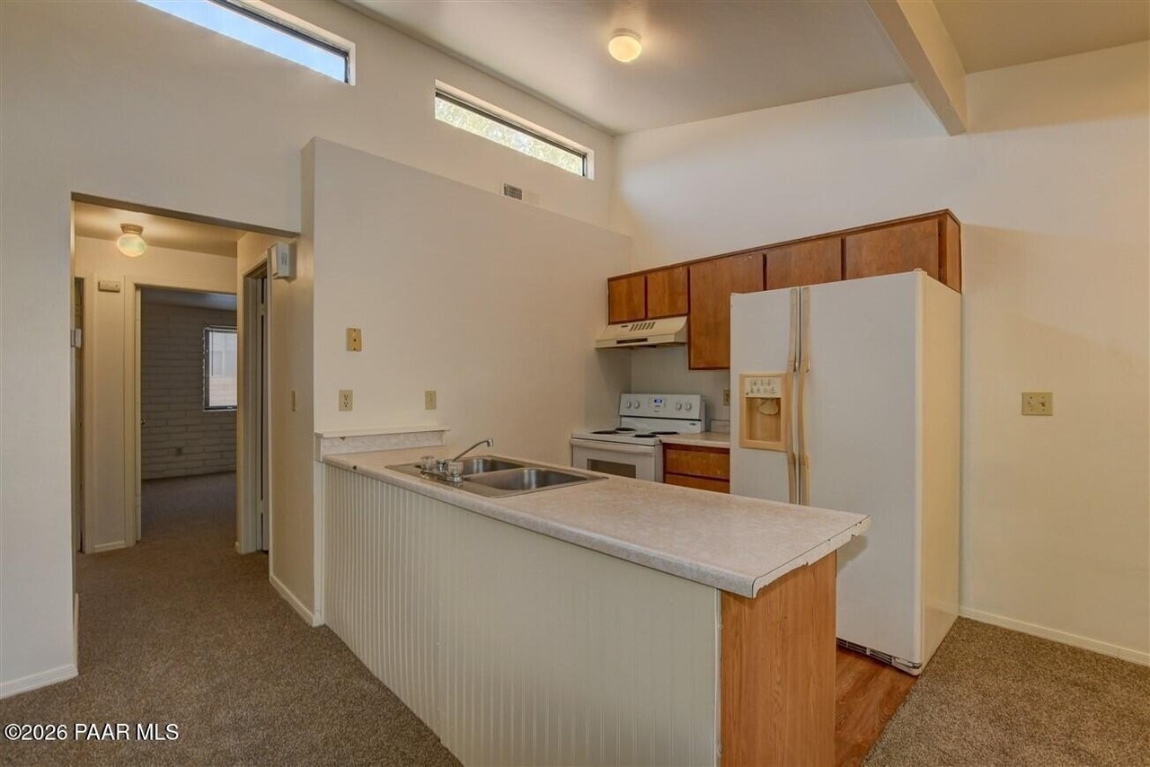 564 1st St #B - Photo 6 of 12