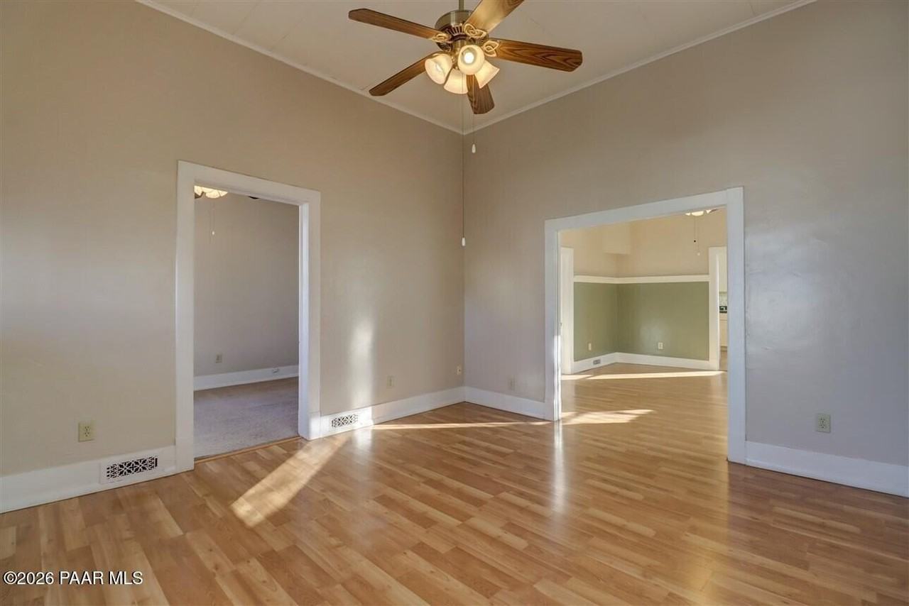 313 N Mount Vernon Ave - Photo 6 of 25