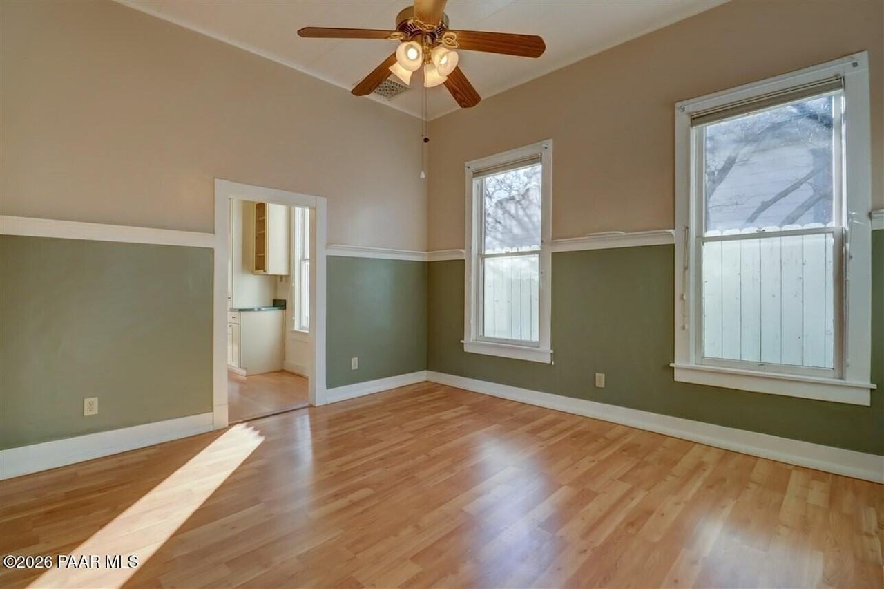 313 N Mount Vernon Ave - Photo 7 of 25