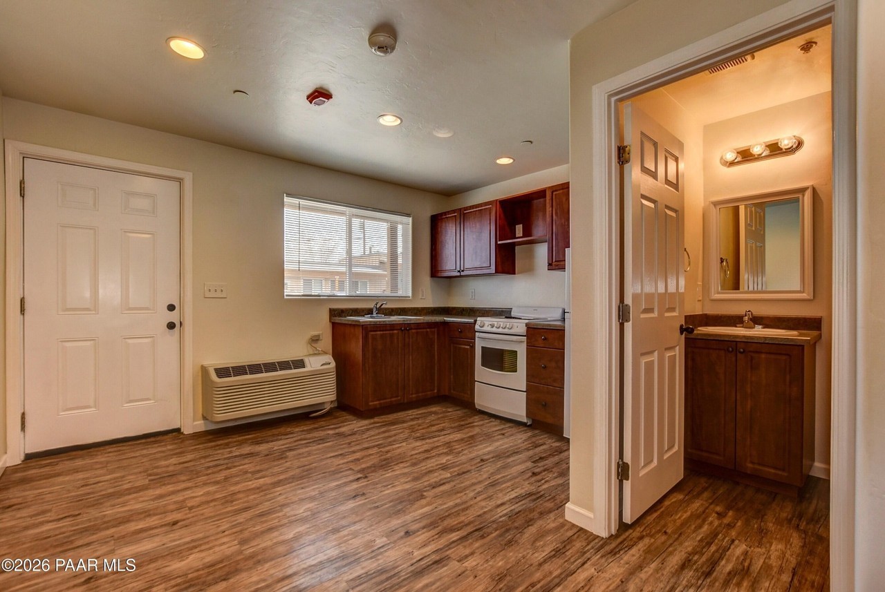 1141 E Gurley St #22 - Photo 4 of 6