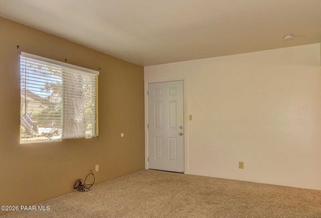 278 S Hardin St #D - Photo 3 of 12