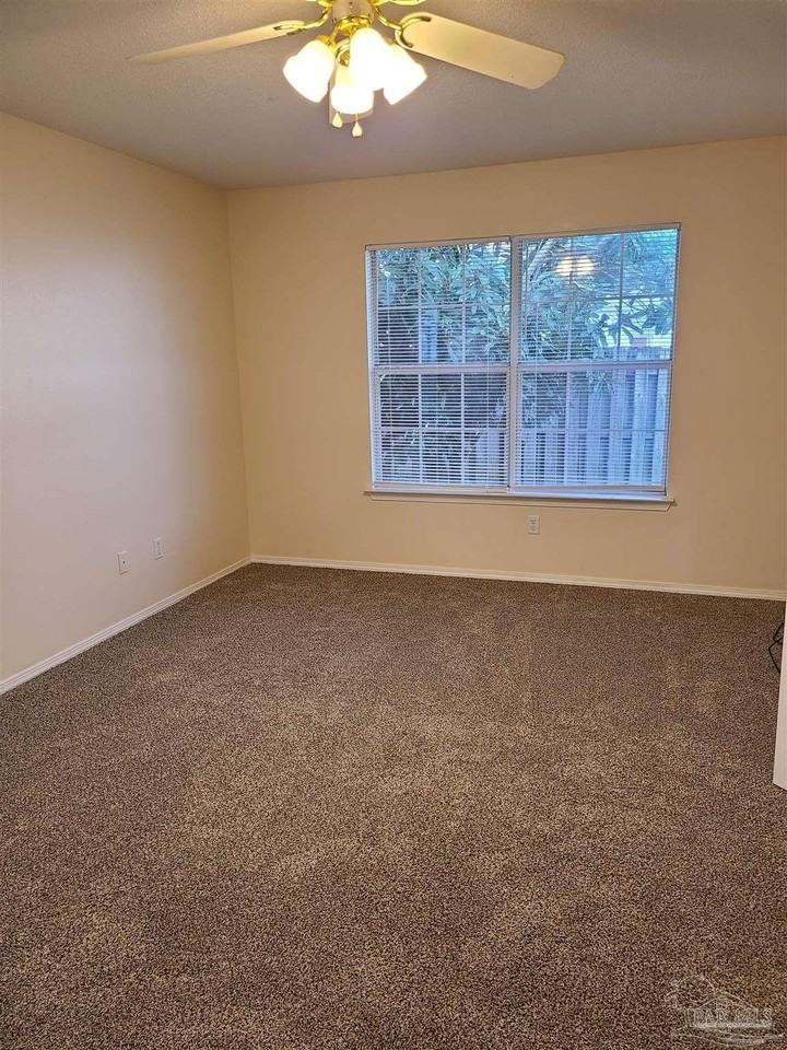 128 Mirabelle Cir - Photo 4 of 21