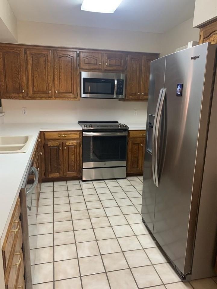 1711 Castleford Rd - Photo 2 of 10