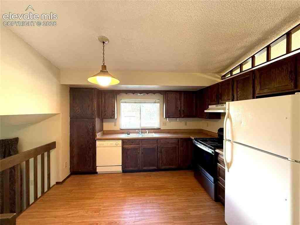 4920 Molly Pond Ct - Photo 5 of 27