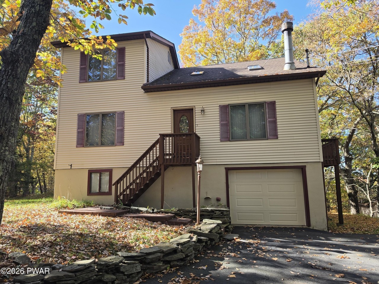 404 Surrey Dr