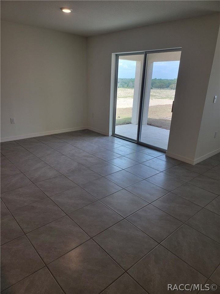 411 W Putting Green Ct - Photo 3 of 16