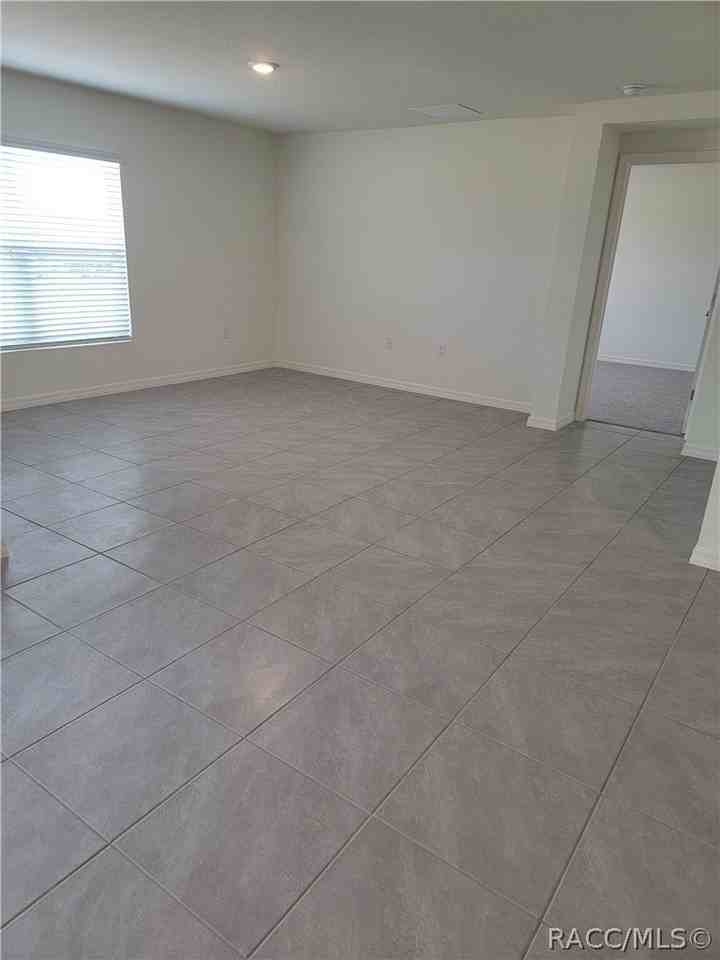 411 W Putting Green Ct - Photo 5 of 16