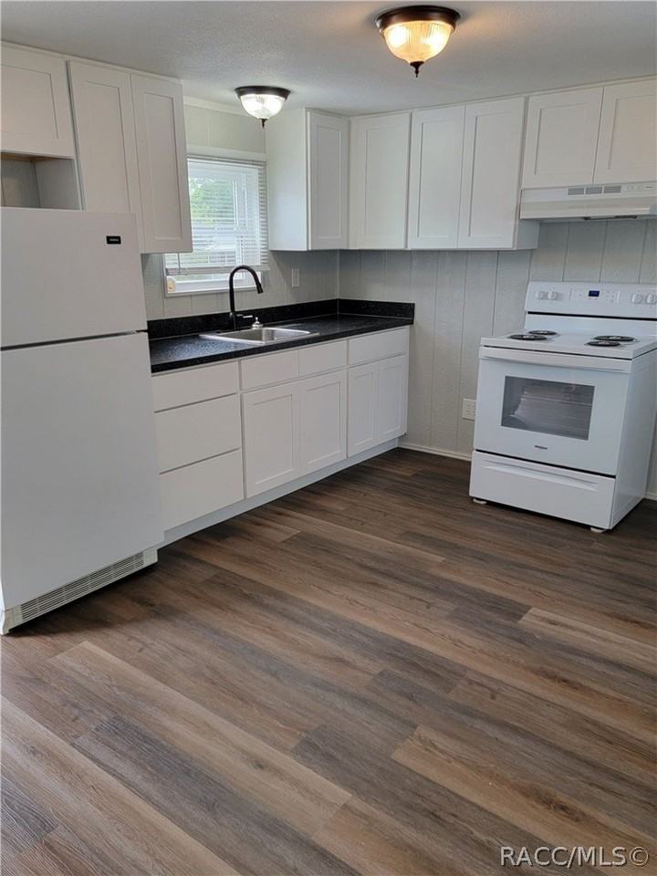 3863 E Larkwood Ln - Photo 4 of 11