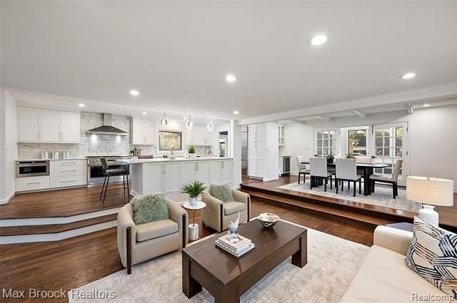 1257 Charrington Rd - Photo 2 of 45