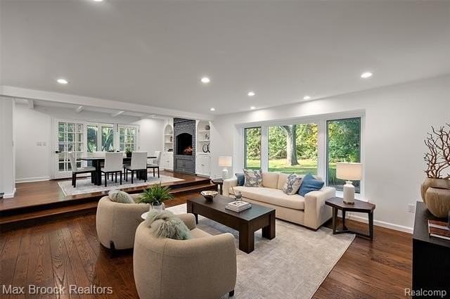 1257 Charrington Rd - Photo 3 of 45