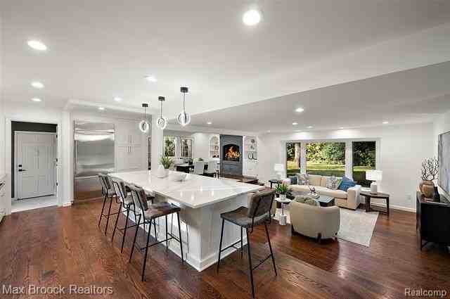1257 Charrington Rd - Photo 4 of 45
