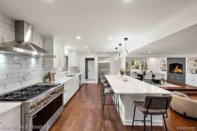 1257 Charrington Rd - Photo 6 of 45