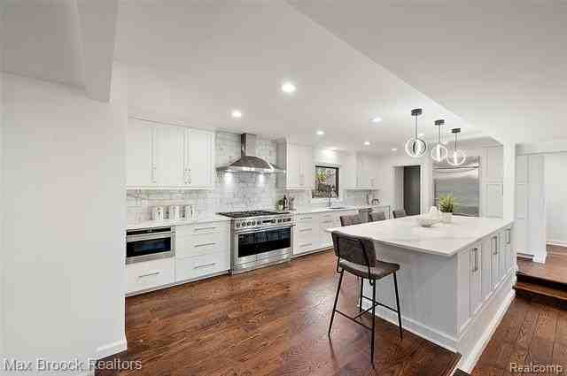 1257 Charrington Rd - Photo 7 of 45