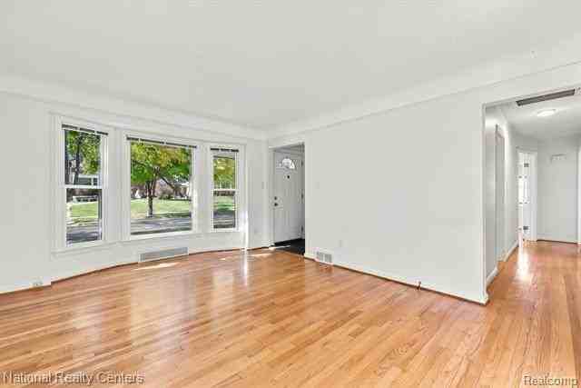 4436 Robinwood Ave - Photo 7 of 31