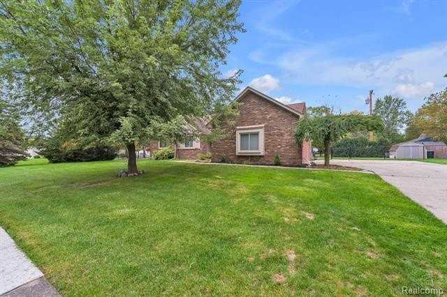 19157 Hillcrest St - Photo 2 of 50