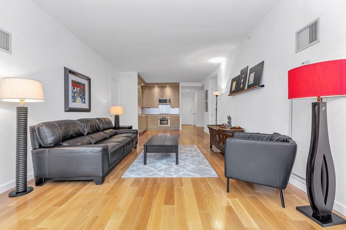 1600 Broadway - Photo 2 of 10