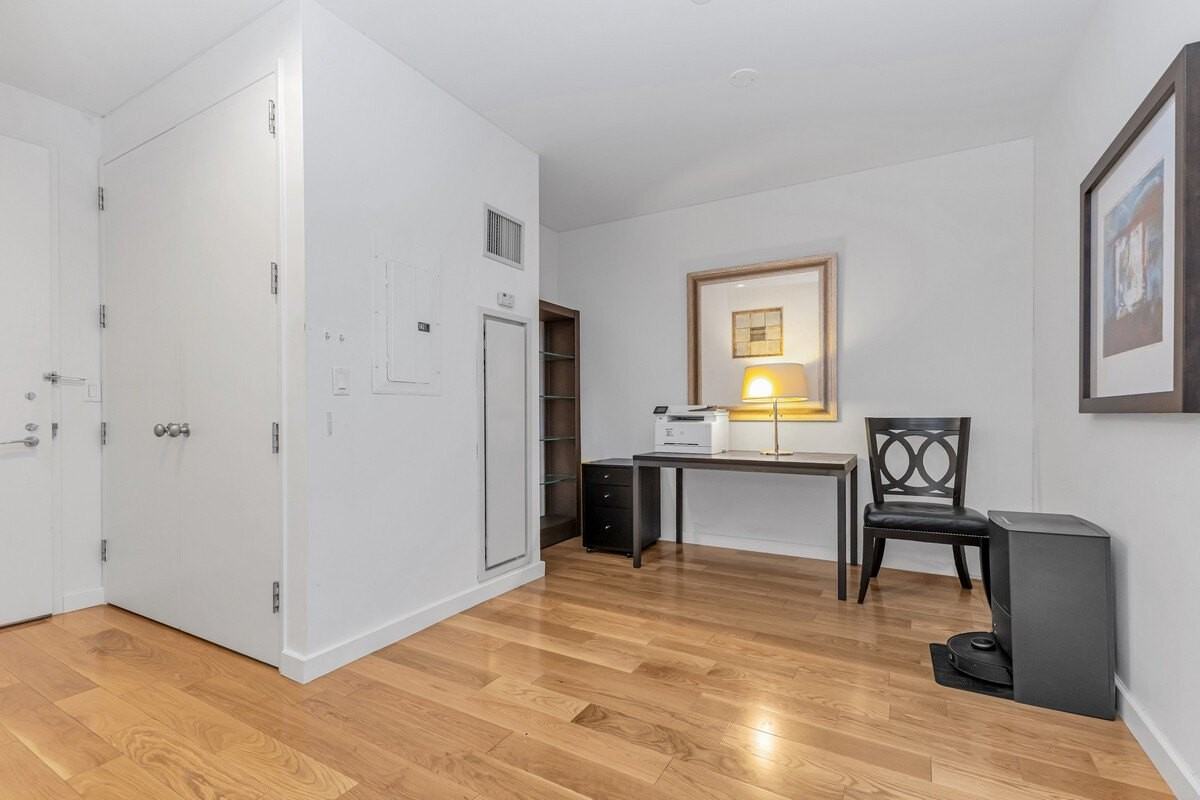 1600 Broadway - Photo 4 of 10