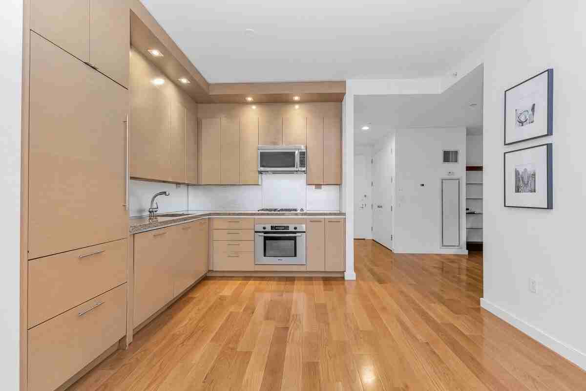 1600 Broadway - Photo 5 of 10
