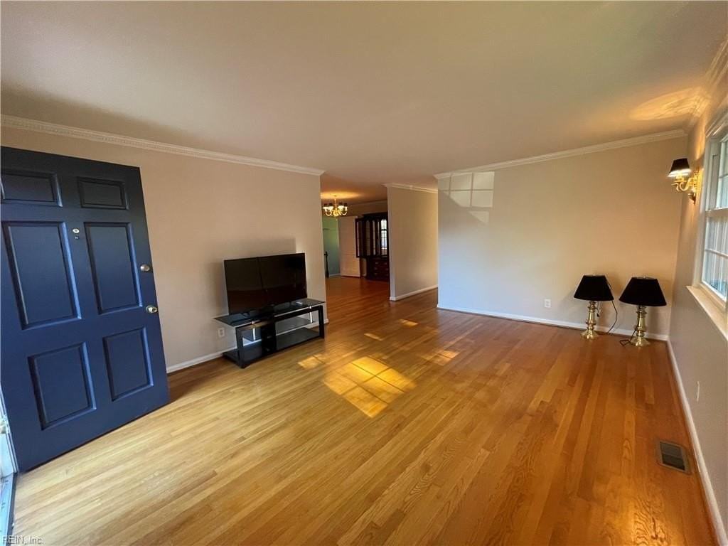 3065 Edinburgh Dr - Photo 4 of 38