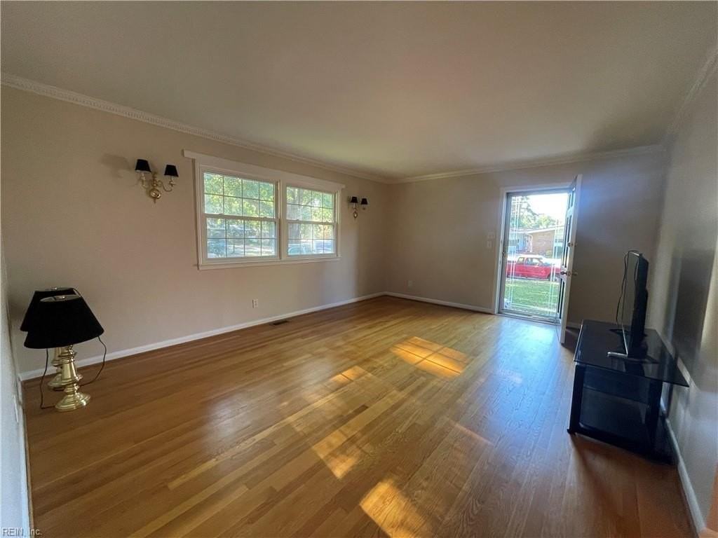 3065 Edinburgh Dr - Photo 6 of 38