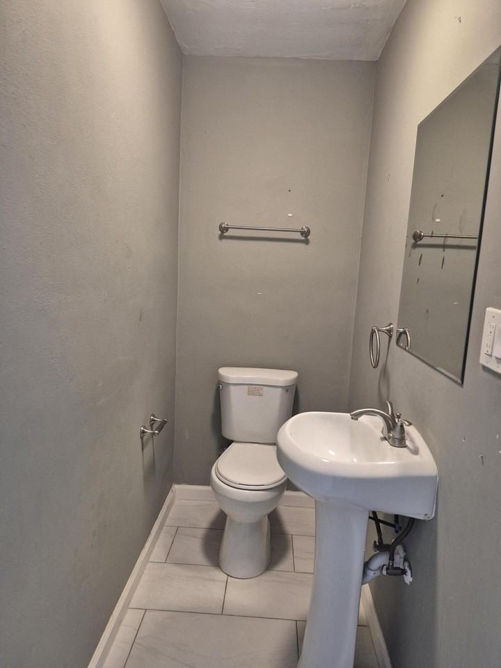103 N 12th St - Photo 4 of 9