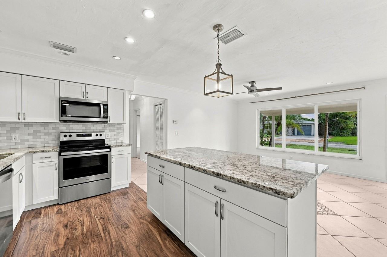 617 Nw 28th Ct #617 - Photo 5 of 19