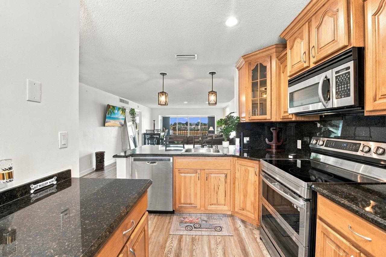 4545 Luxemburg Ct #303 - Photo 7 of 50