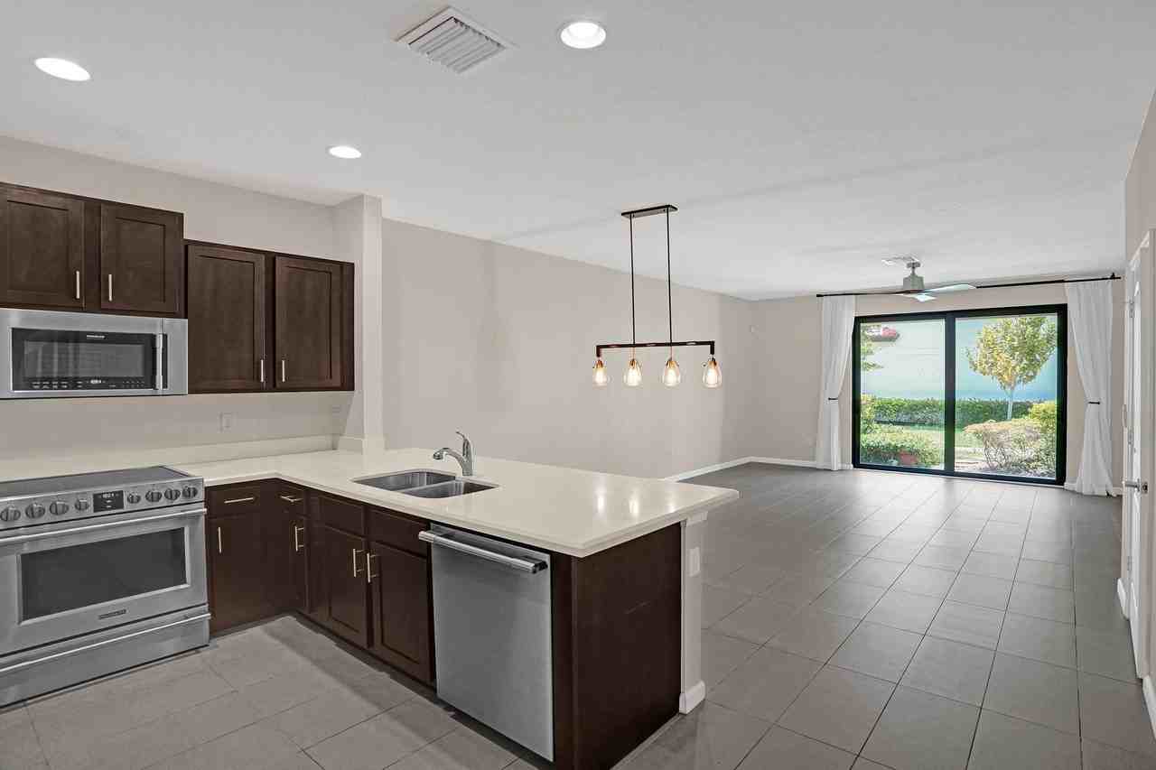 4208 N Dixie Hwy #25 - Photo 7 of 45
