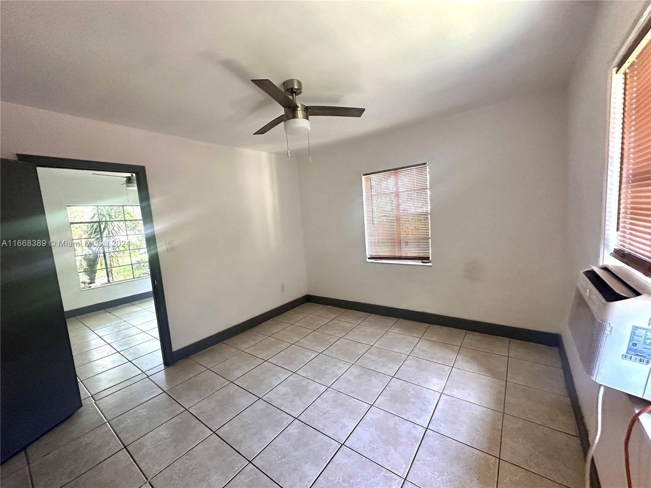 1418 Sw 27th St #8 - Photo 6 of 13