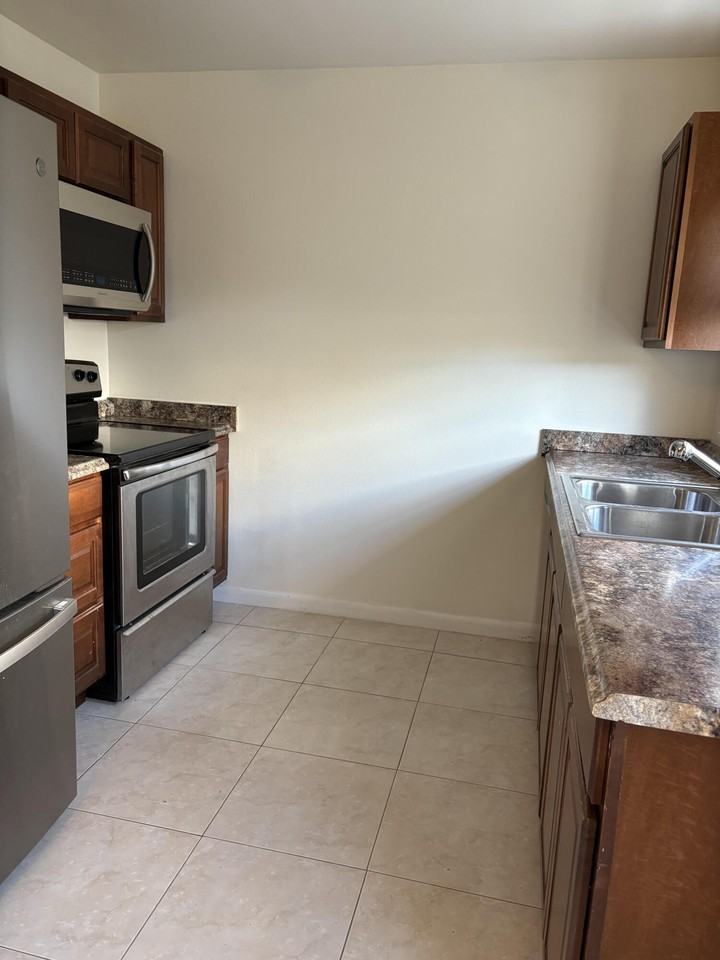 126 Milton St - Photo 4 of 9