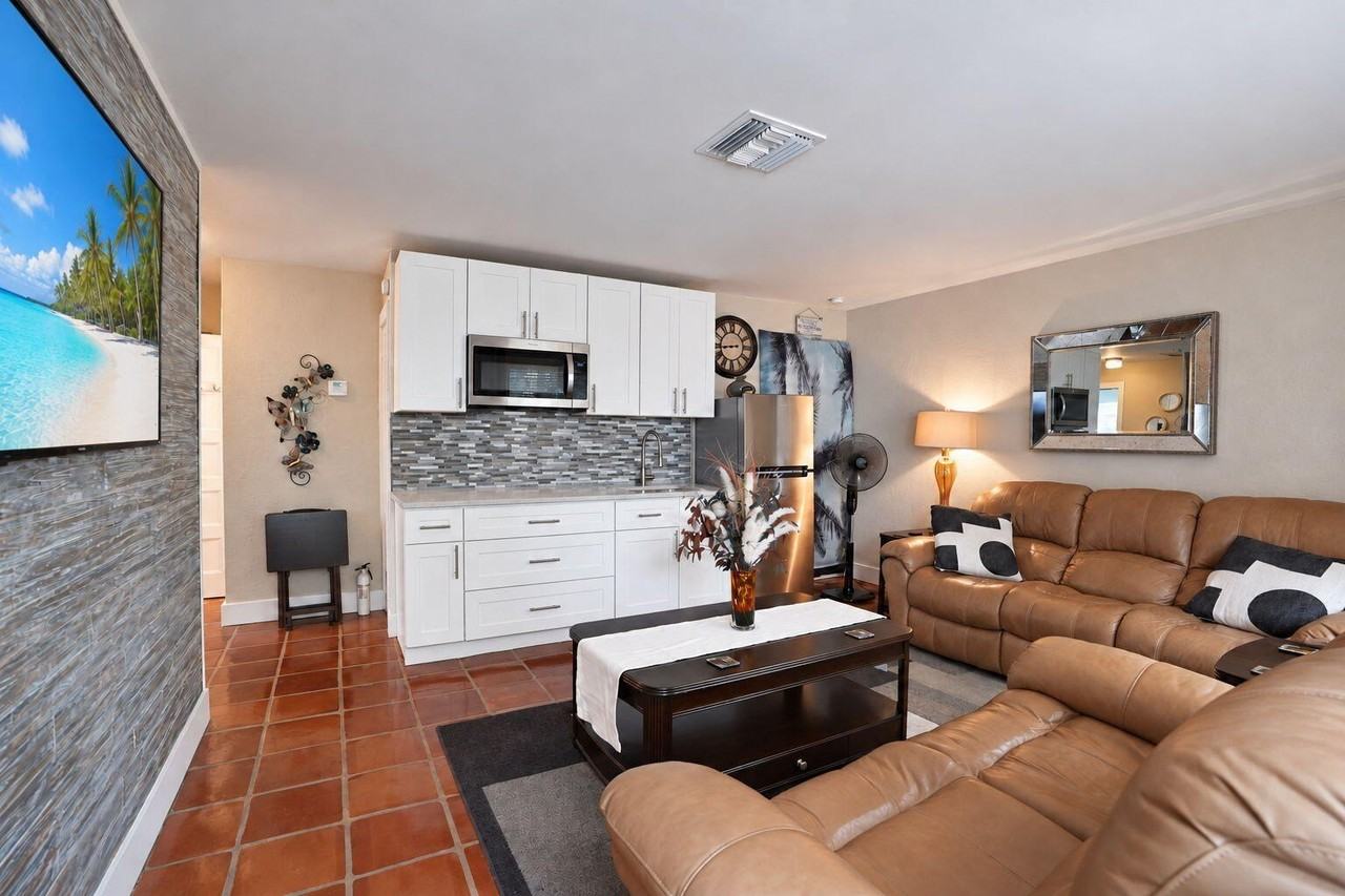 4261 Ne 11th Ter - Photo 5 of 17