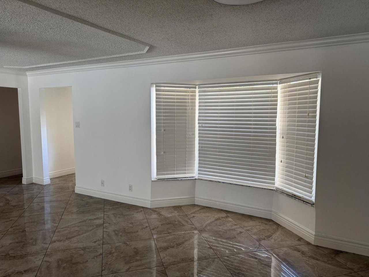 6957 Nw 9th Ct - Photo 4 of 18