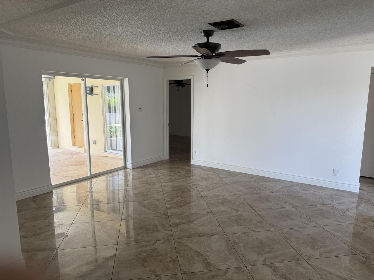 6957 Nw 9th Ct - Photo 5 of 18