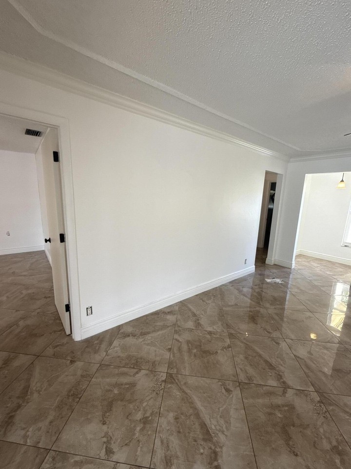 6957 Nw 9th Ct - Photo 6 of 18