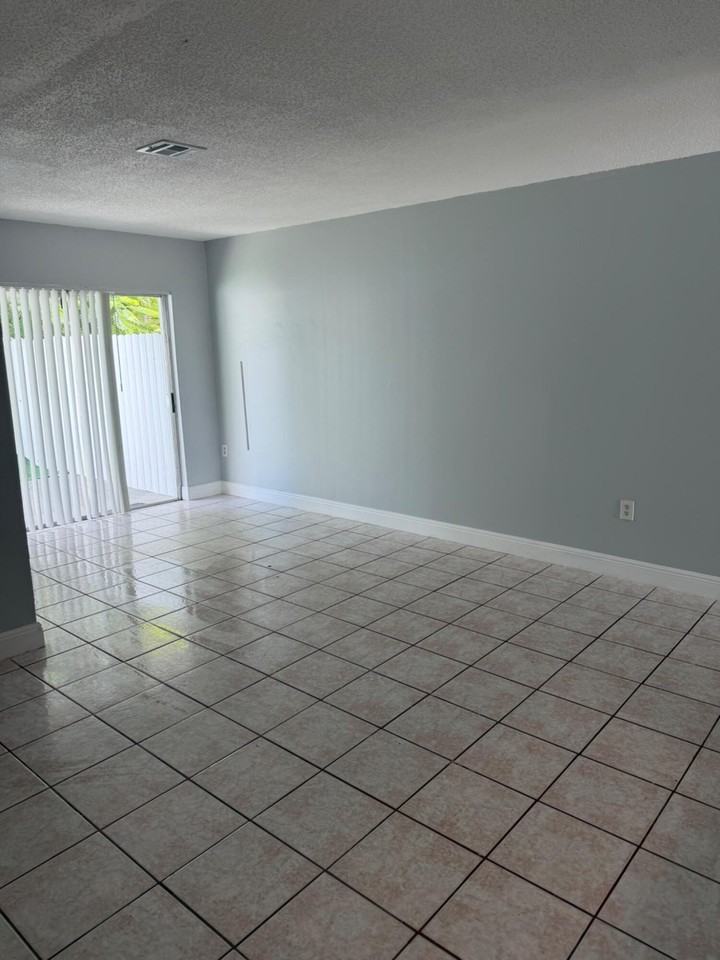 21312 Nw 40th Circle Ct #21312 - Photo 4 of 16