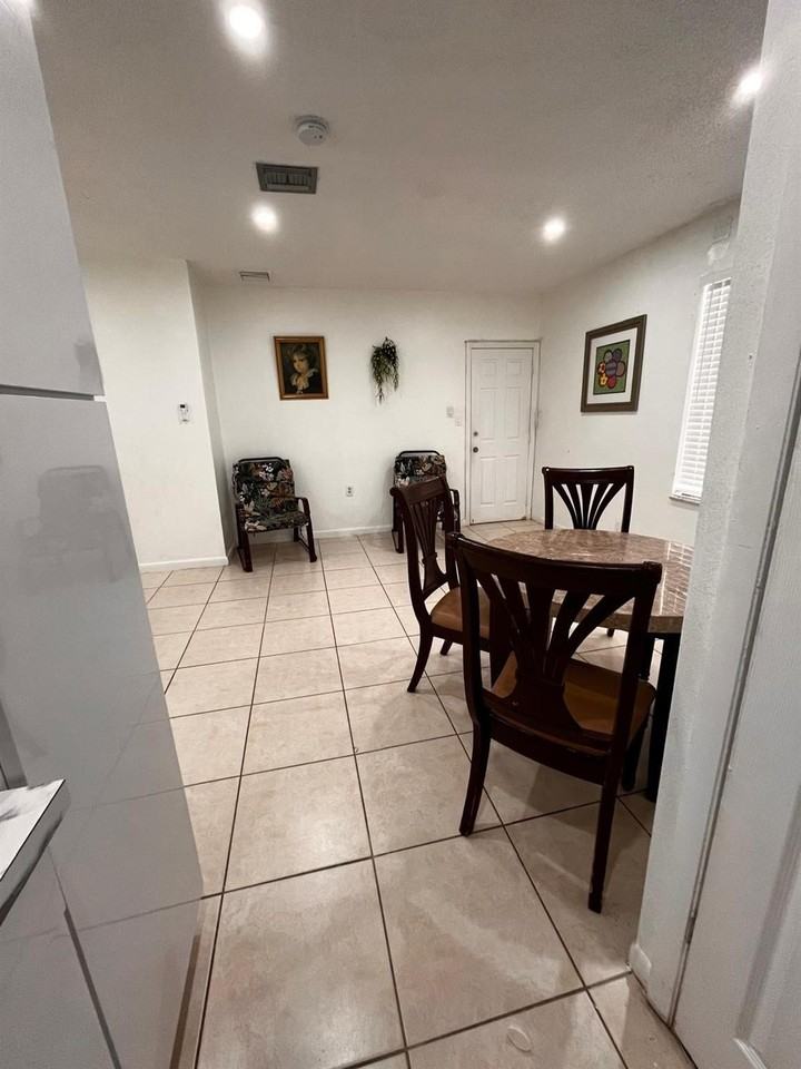 11860 Sw 183rd St - Photo 6 of 10