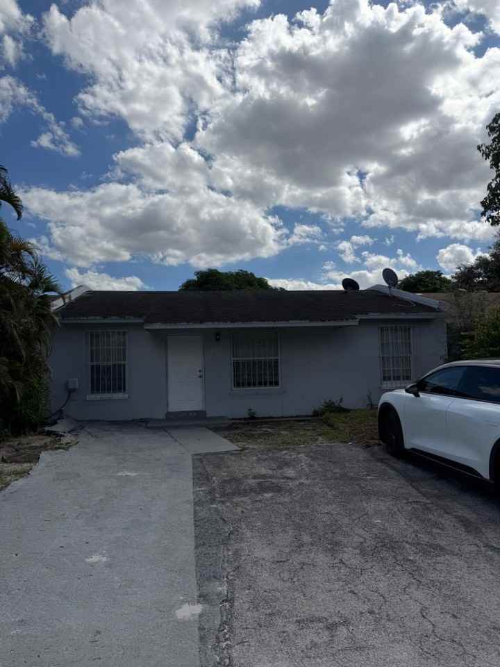 2910 Nw 195th St - Photo 2 of 18
